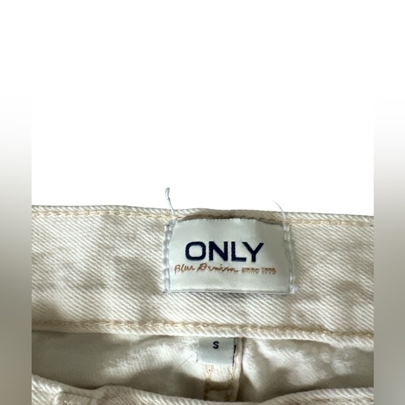 Only Women Distressed Jeans Shorts - Picture 11 of 16